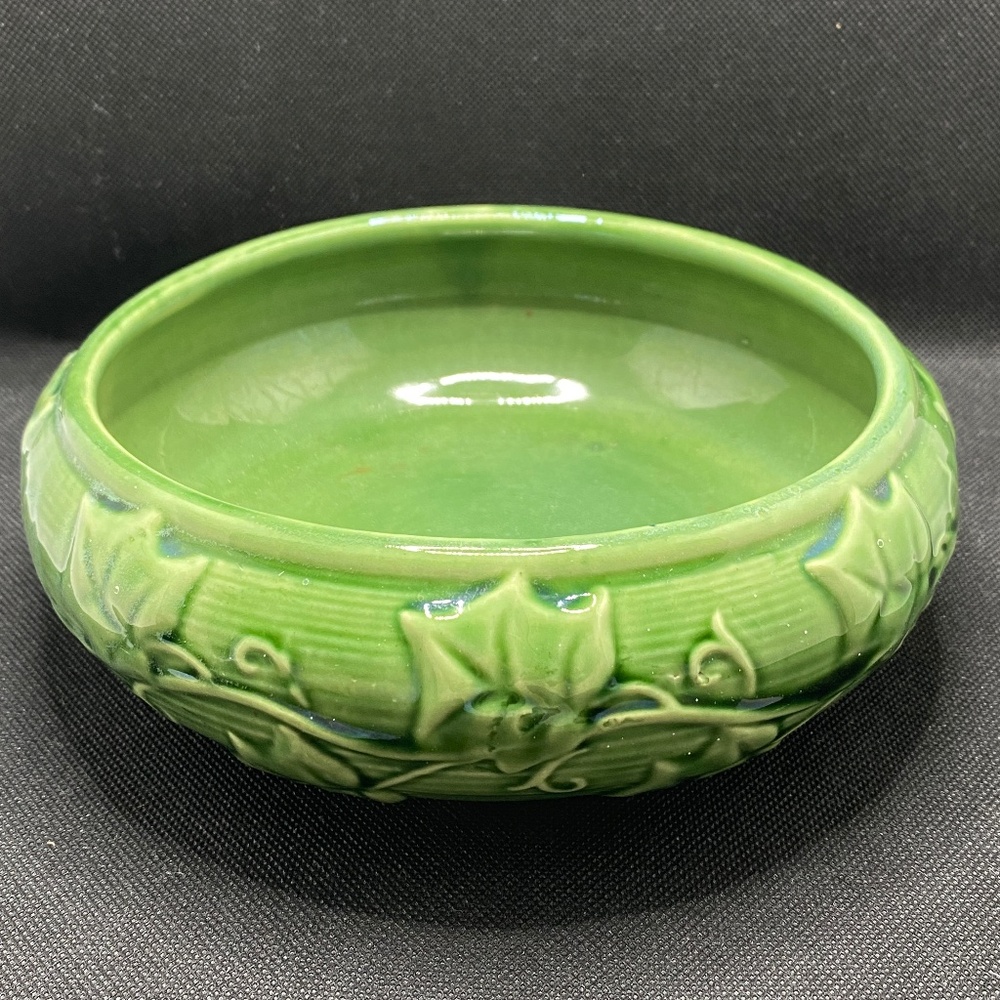 Shawnee Art Pottery Bowl, Green, Ivy motif #3025.  VTG MCM USA